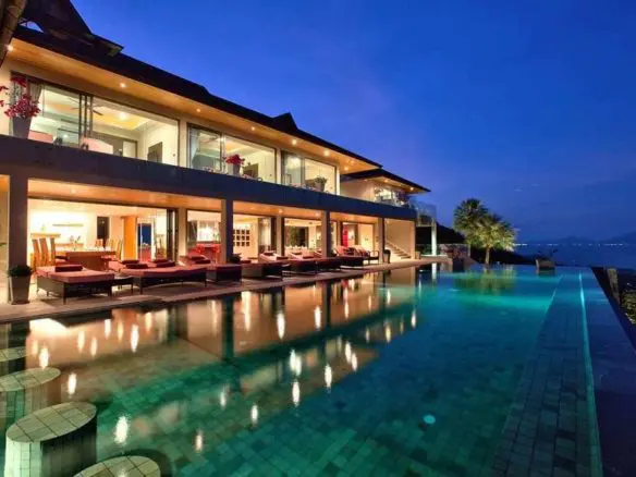 Baan Grand View At Night