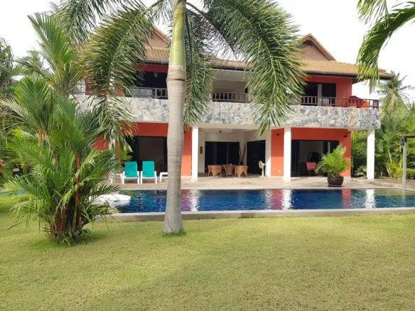 Samui Villa With Beach Access For Sale
