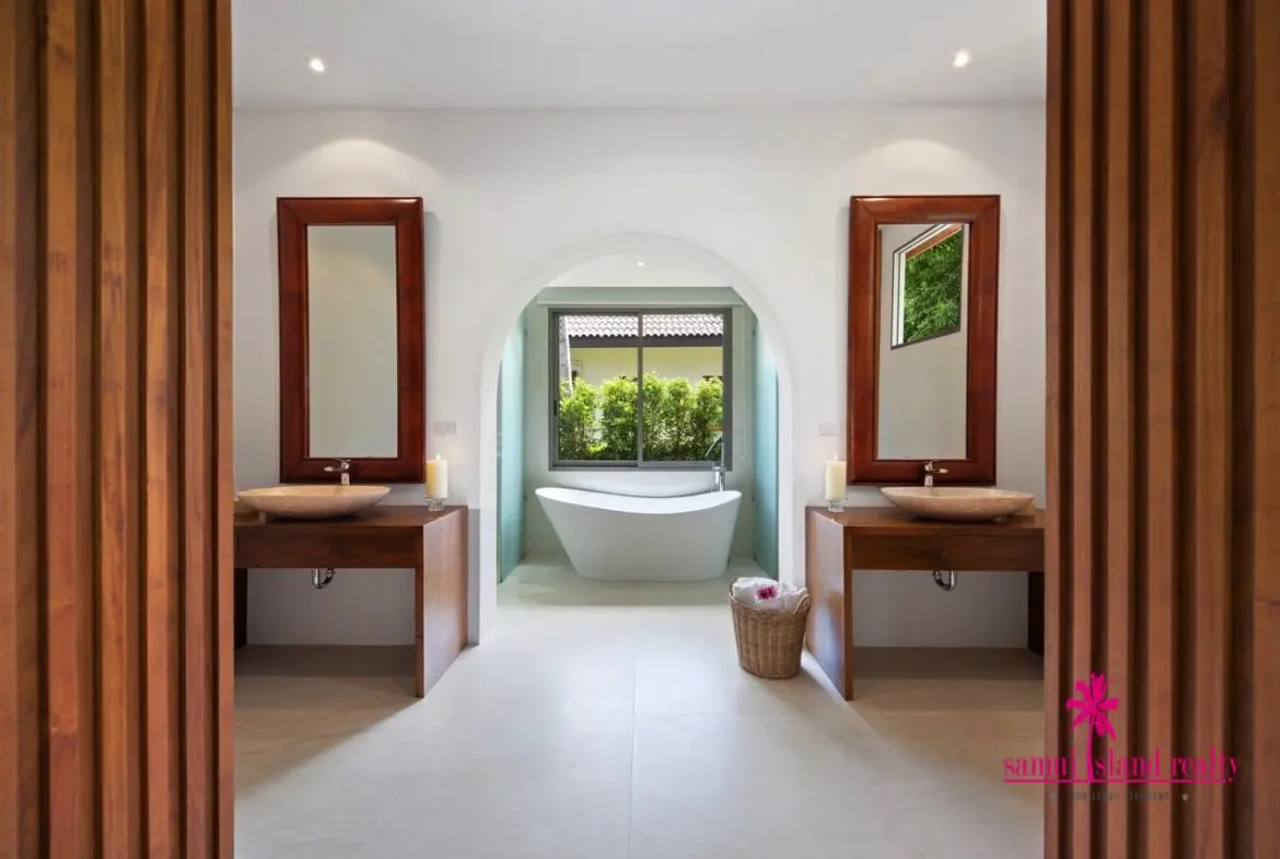 En-Suite Master Bathroom