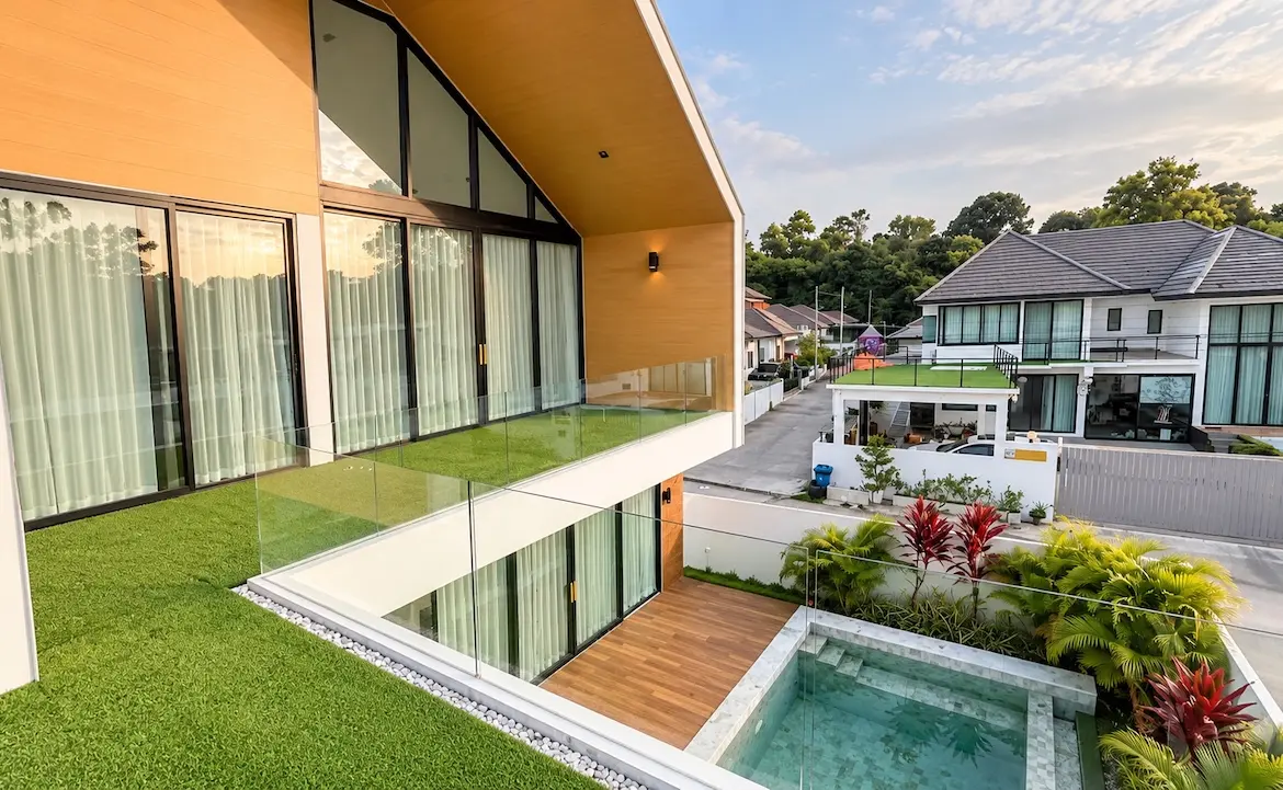 Houses For Sale in Koh Samui Balcony