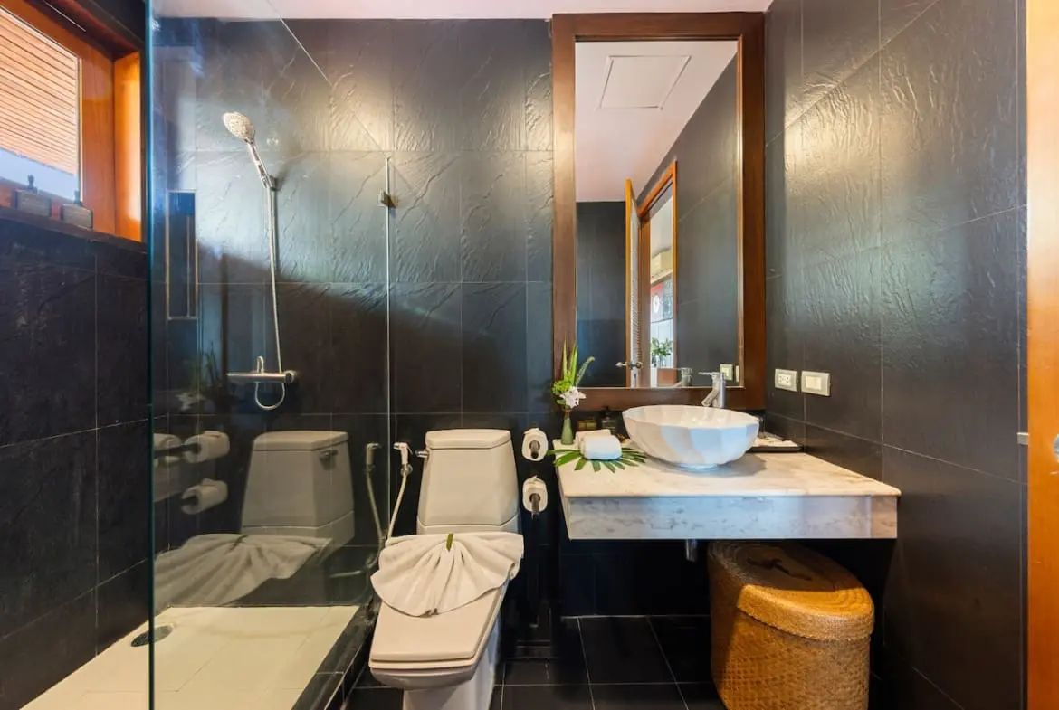 Baan Phuttarak Bathroom