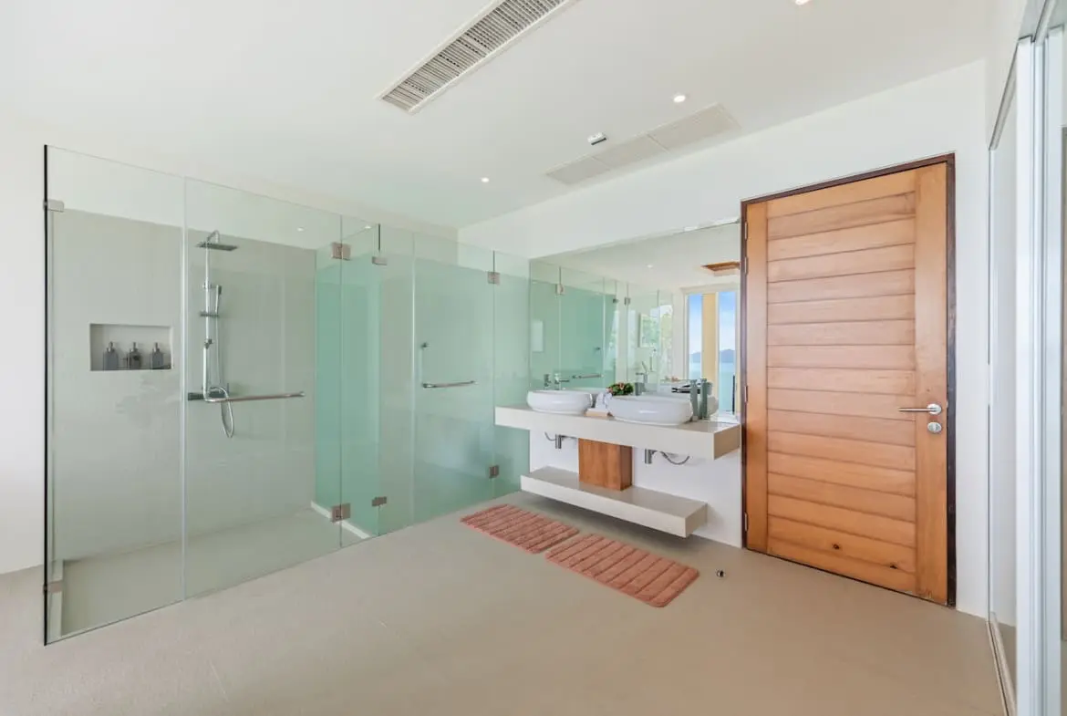 Villa Capo Bathroom