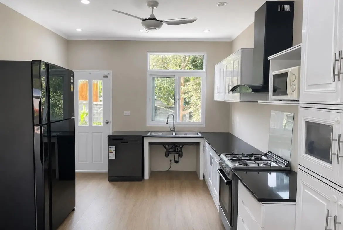 3 Bedroom Property In Lamai Kitchen