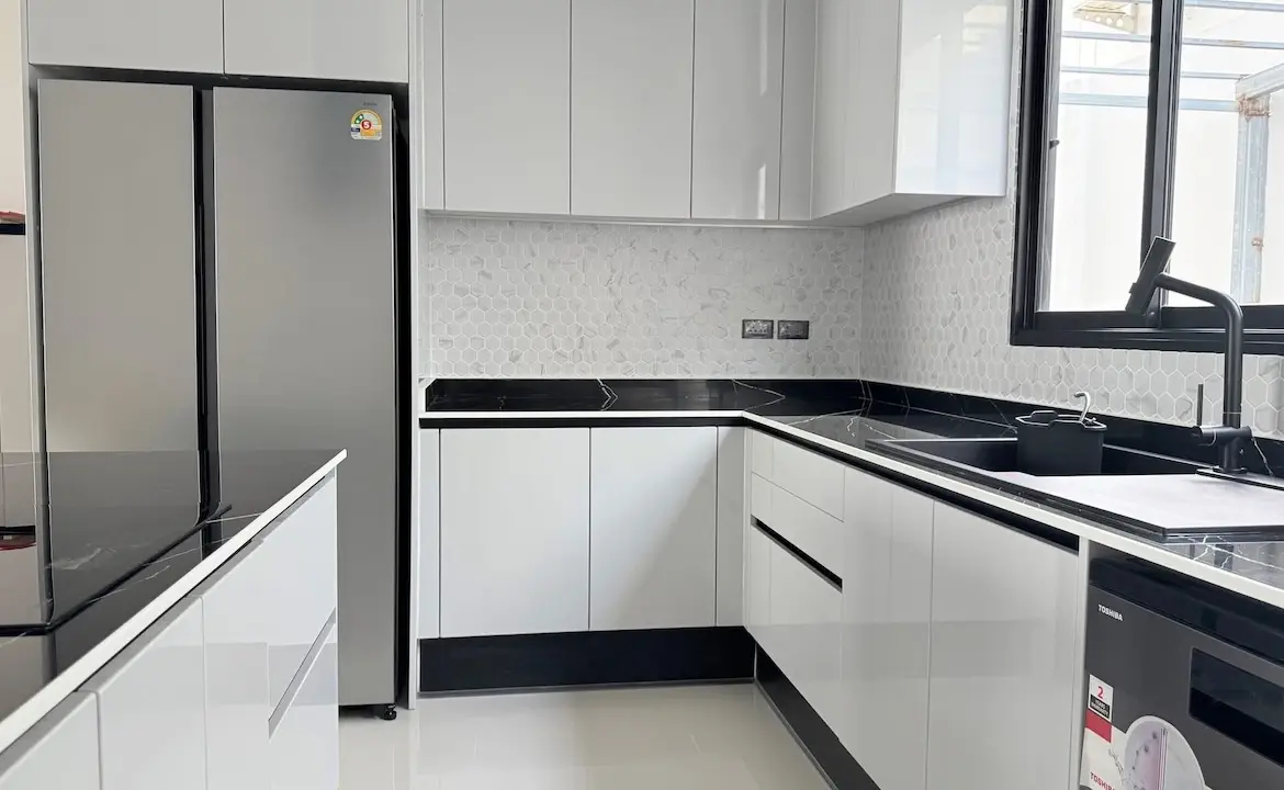Choeng Mon 3-Bed Property Kitchen