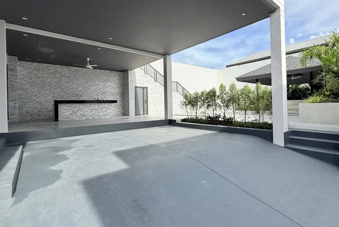 Choeng Mon 3-Bed Property Parking