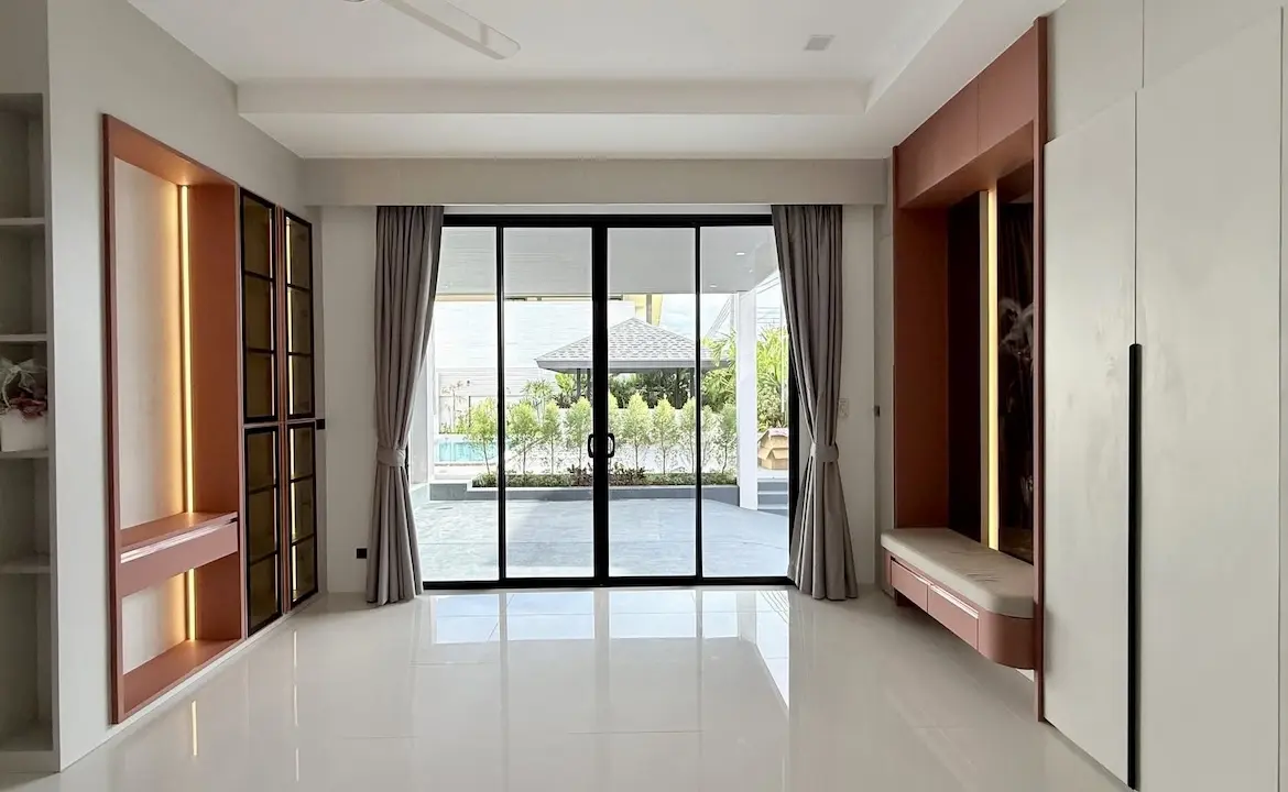 Choeng Mon 3-Bed Property Dining