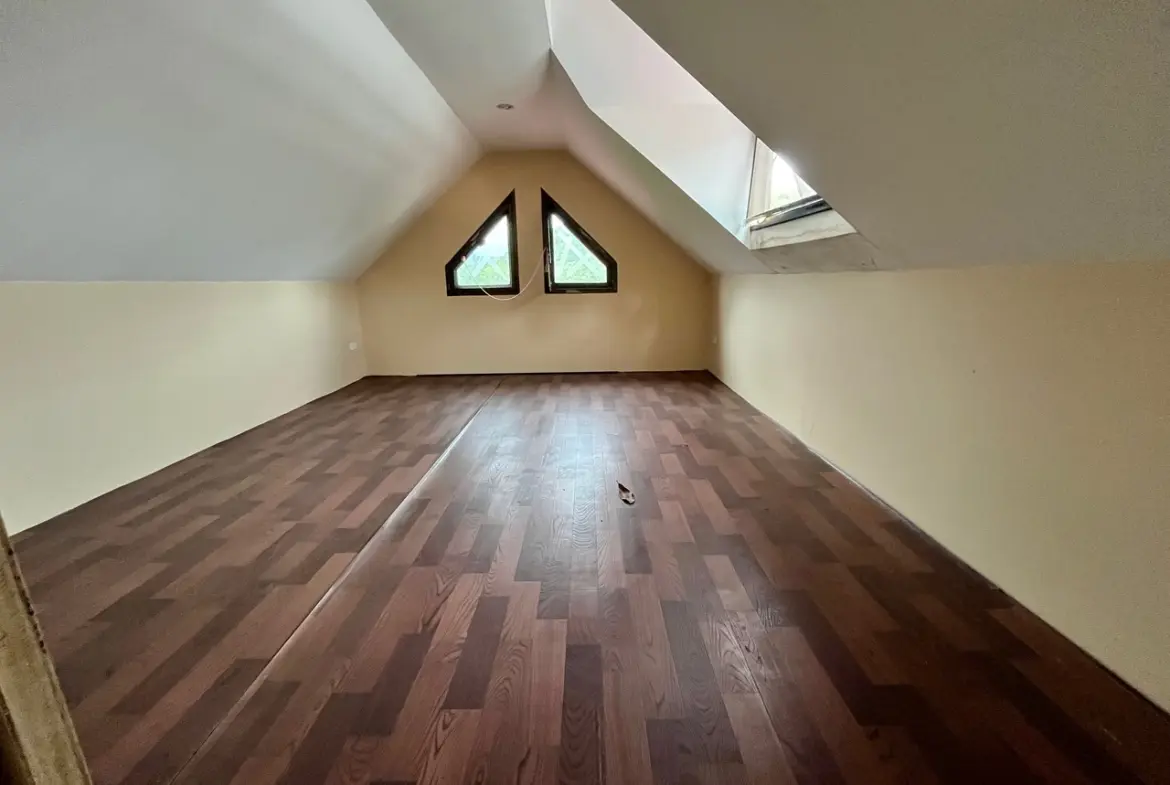 Koh Samui Property With Expansive Grounds Attic