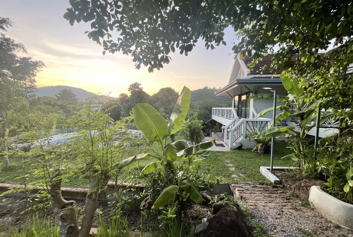 Koh Samui Property With Expansive Grounds Gardens