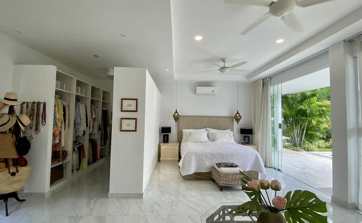 Maenam Modern Pool Villa Bedroom