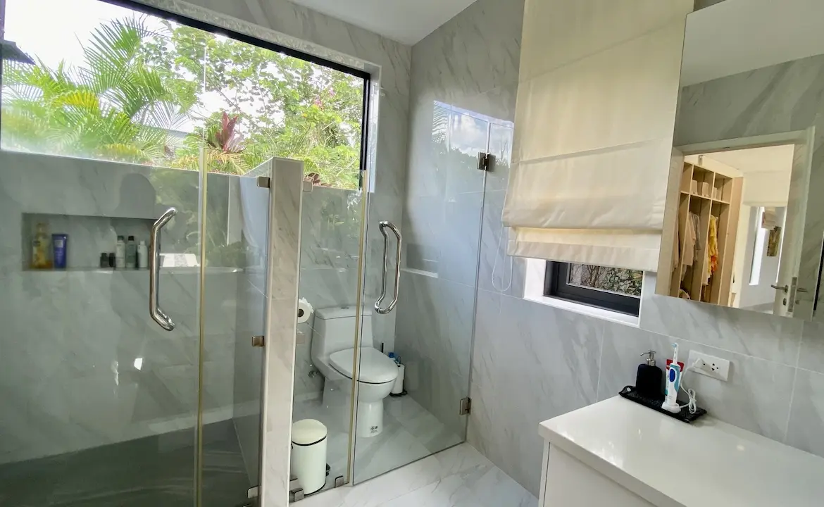Maenam Modern Pool Villa Bathroom