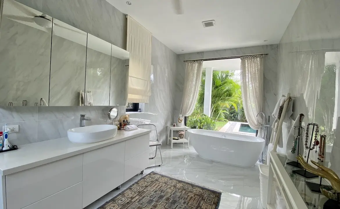 Maenam Modern Pool Villa Bathroom