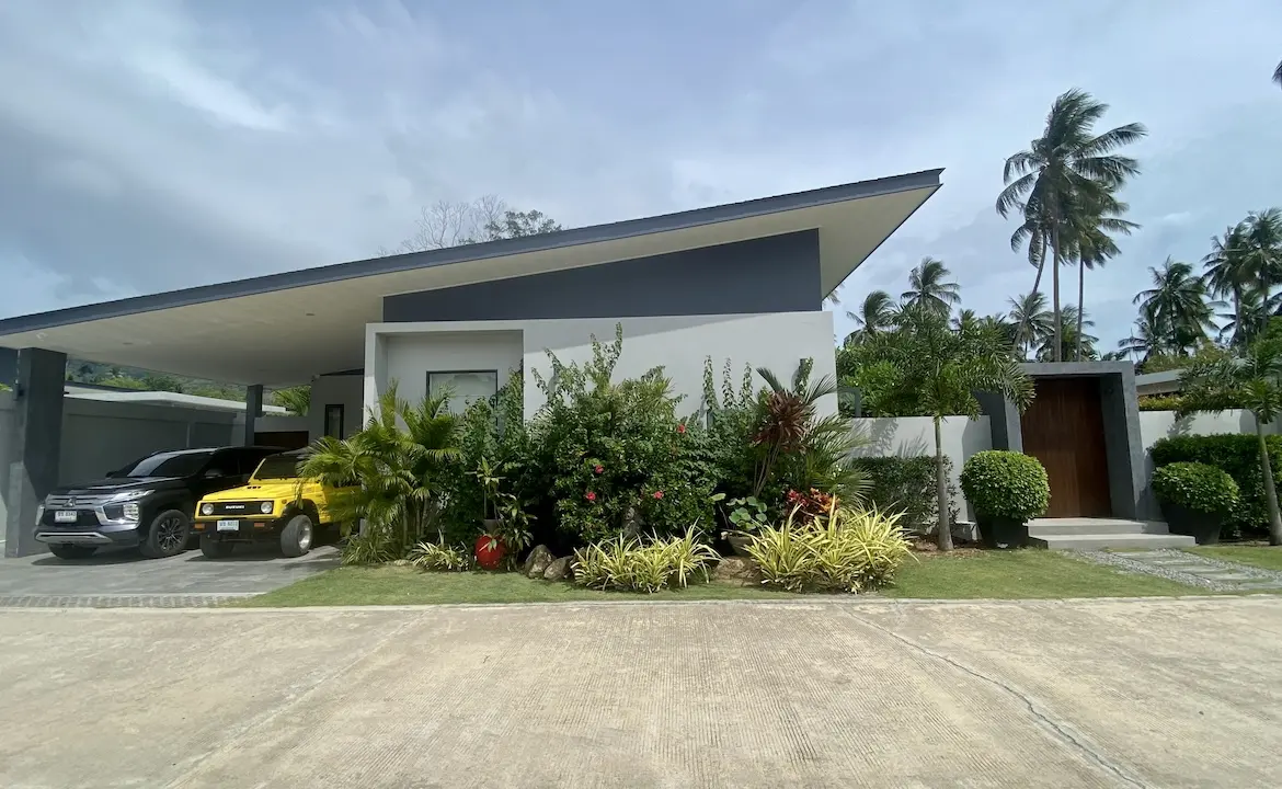 Maenam Modern Pool Villa Parking