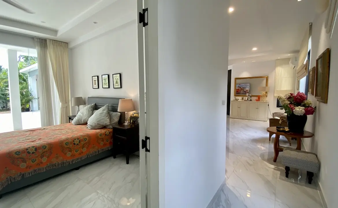 Maenam Modern Pool Villa Bedroom