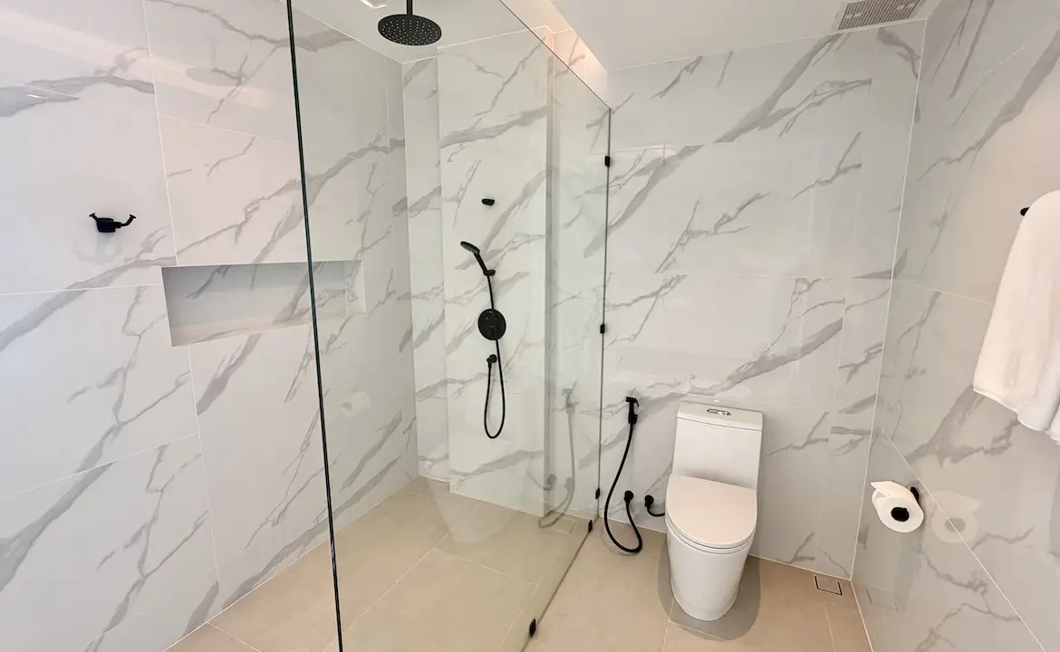 Chaweng Noi Sea View Property Shower