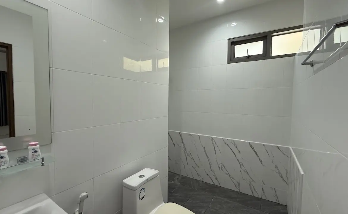 Koh Samui 3 Bedroom House Bathroom 1