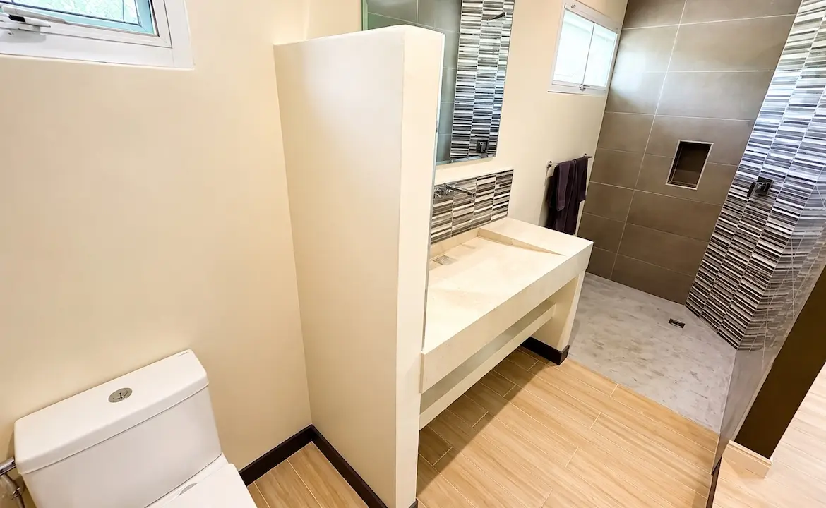 Lamai 4-Bedroom Investment Property Bathroom