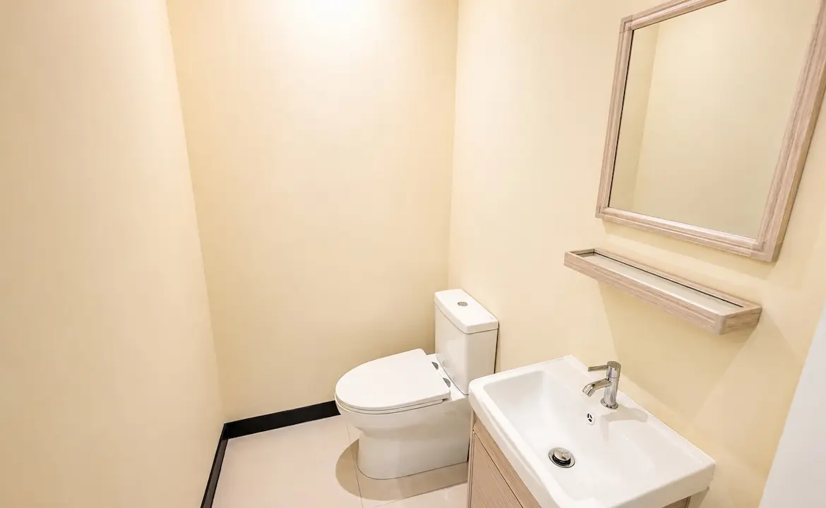 Lamai 4-Bedroom Investment Property Guest Bathroom