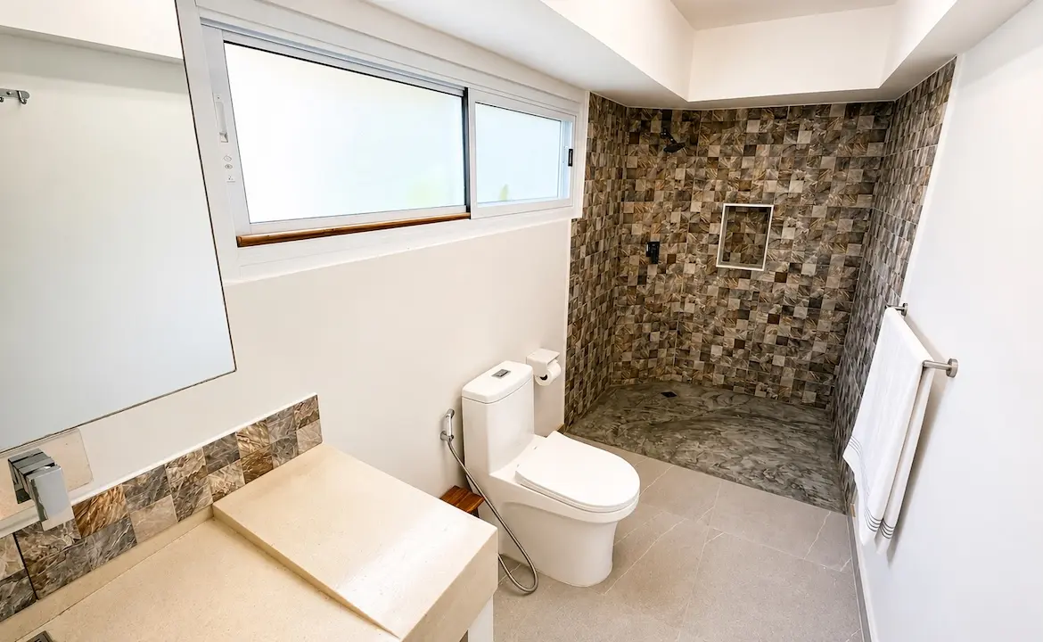 Lamai 4-Bedroom Investment Property Lower Bathroom