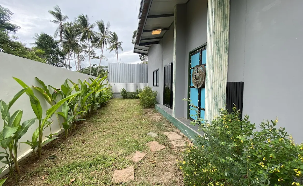 Namueng Thai House Front Yard