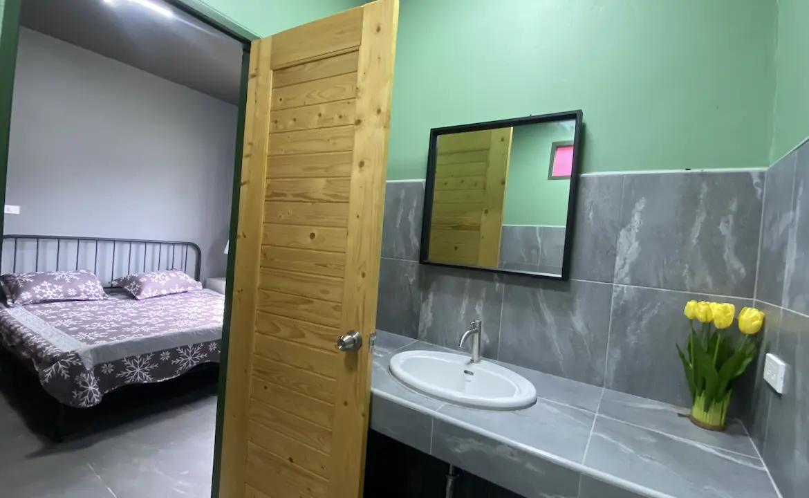Namueng Thai House Ensuite Bathroom