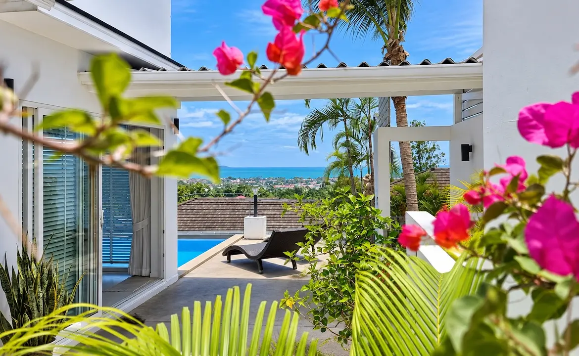 Chaweng 4-Bed Sea View Villa Side Terrace