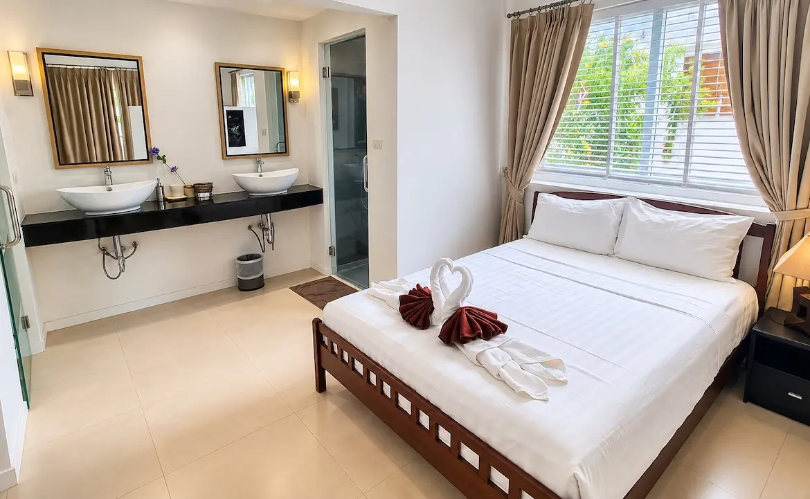 Chaweng 4-Bed Sea View Villa Lower Bedroom
