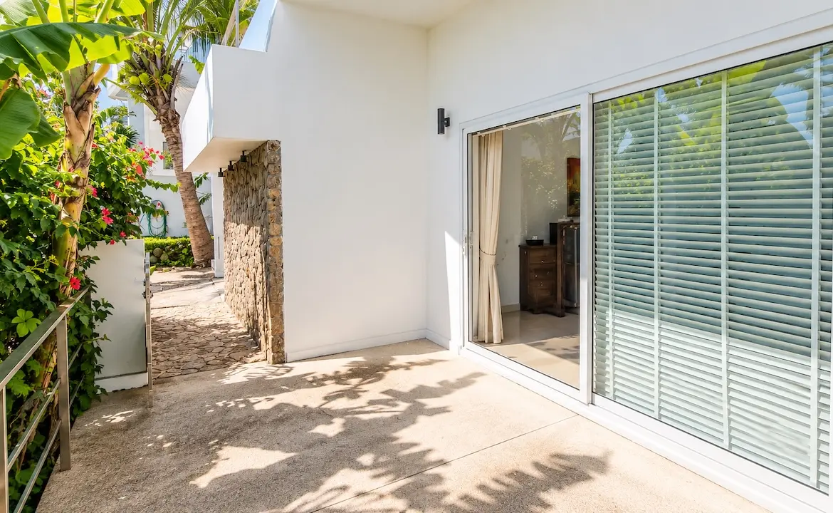 Chaweng 4-Bed Sea View Villa Side Terrace