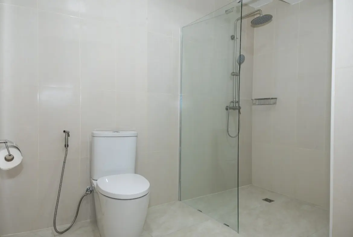 Maenam Beachside Villa Bathroom