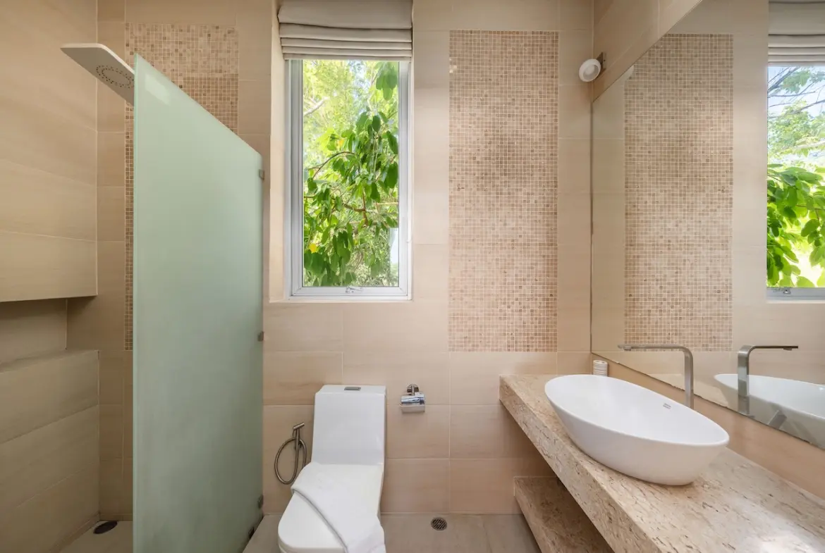 Villa Vista Bathroom