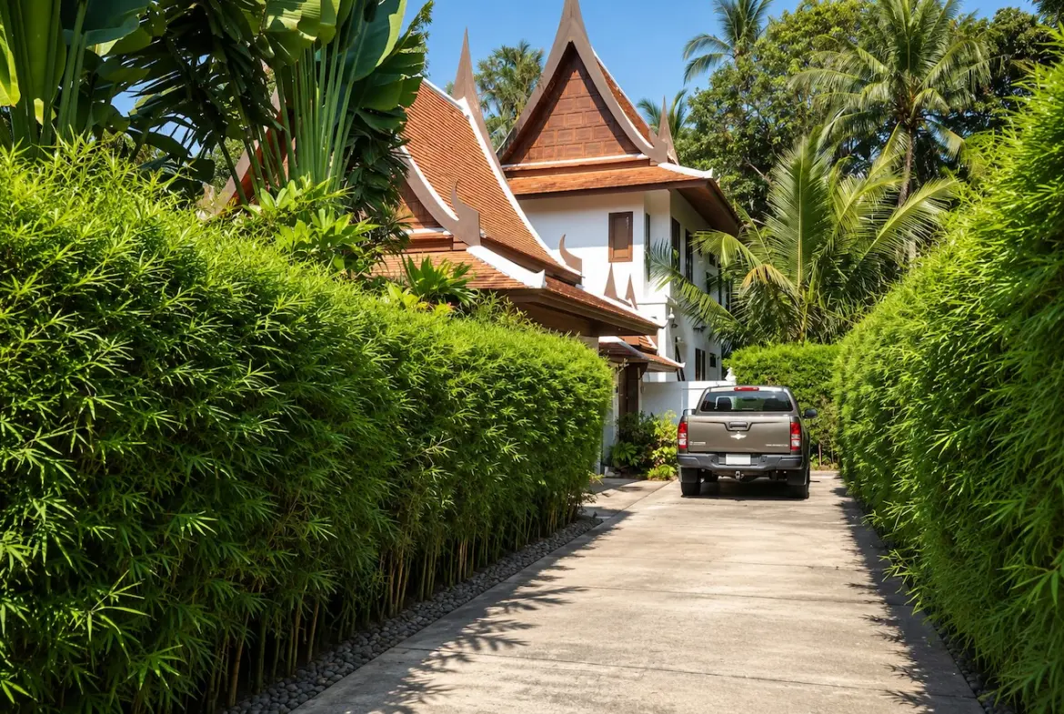 Ban Tai Thai Style Property Driveway