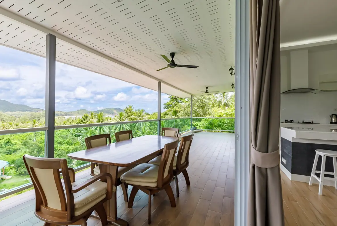 Chaloklum bay view villa Balcony