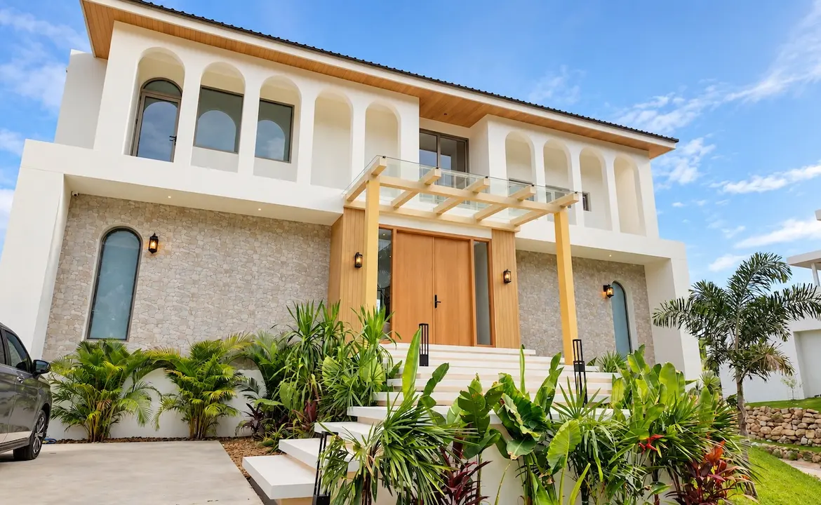Choeng Mon Modern Villa Entrance