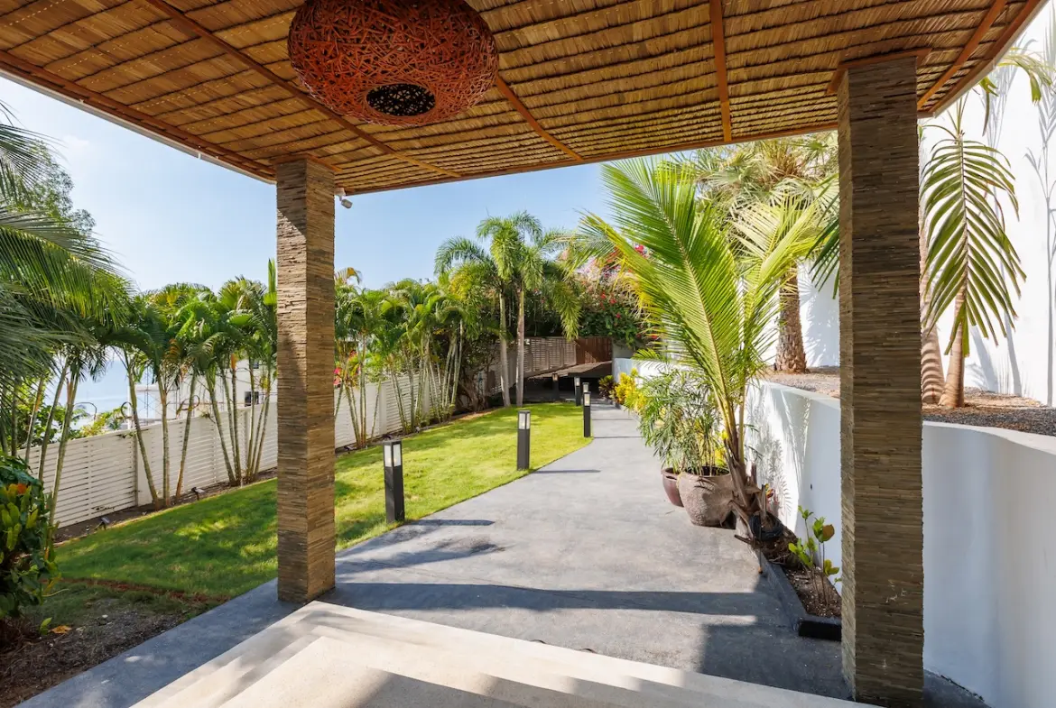 Koh Phangan Beachside Villa Parking