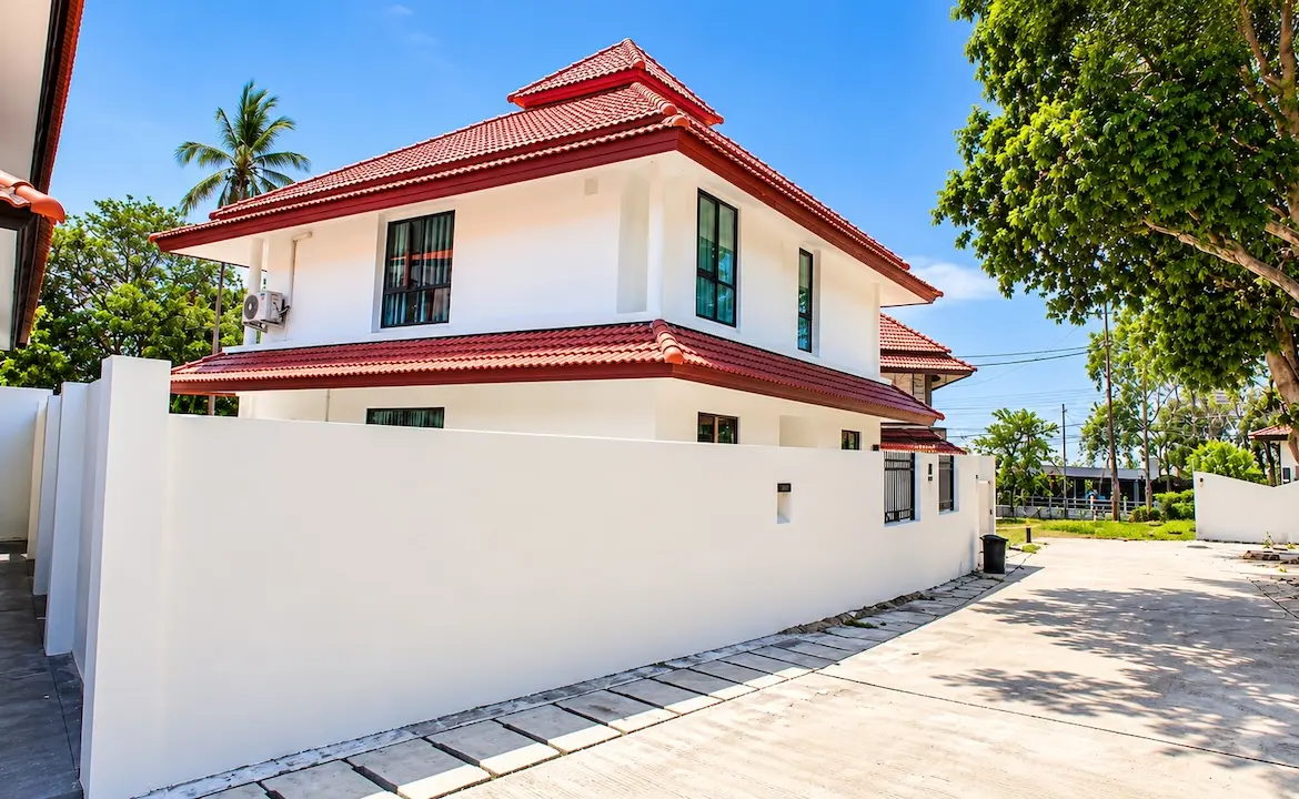 Tongson Bay Villa Exterior