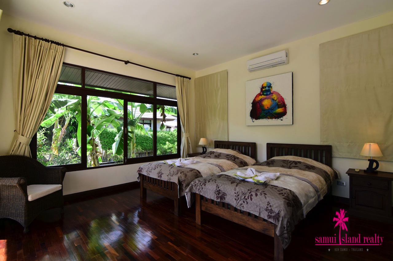 Villa Guest Bedroom With Twin Beds