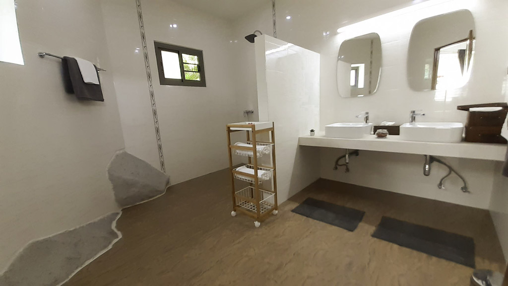 Chaweng Noi Sunrise Villa Bathroom