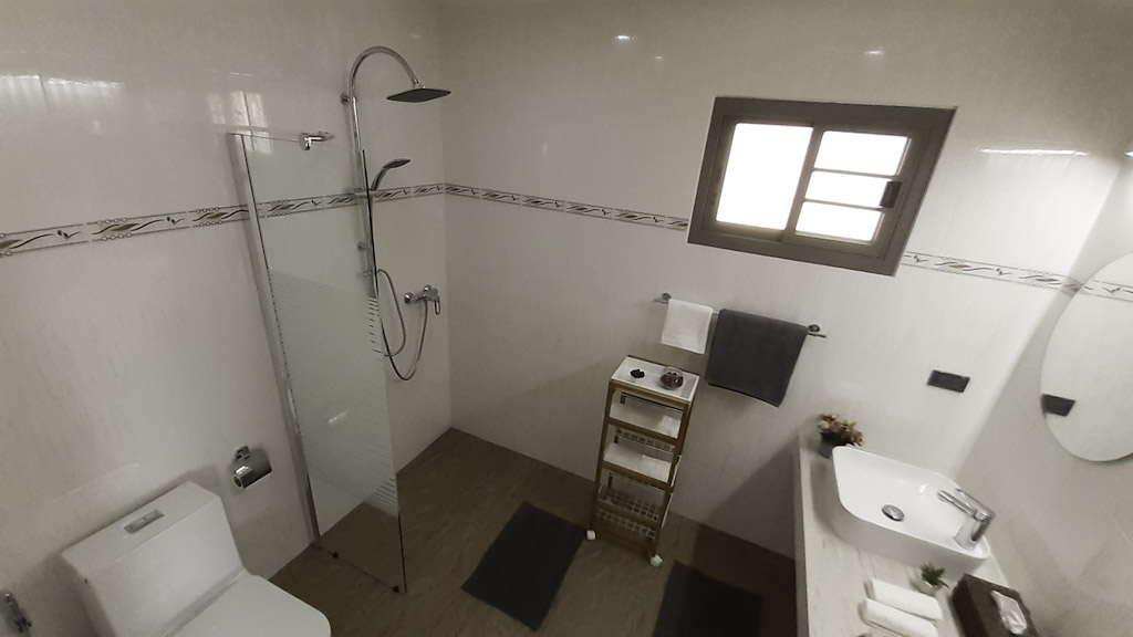 Chaweng Noi Sunrise Villa Bathroom