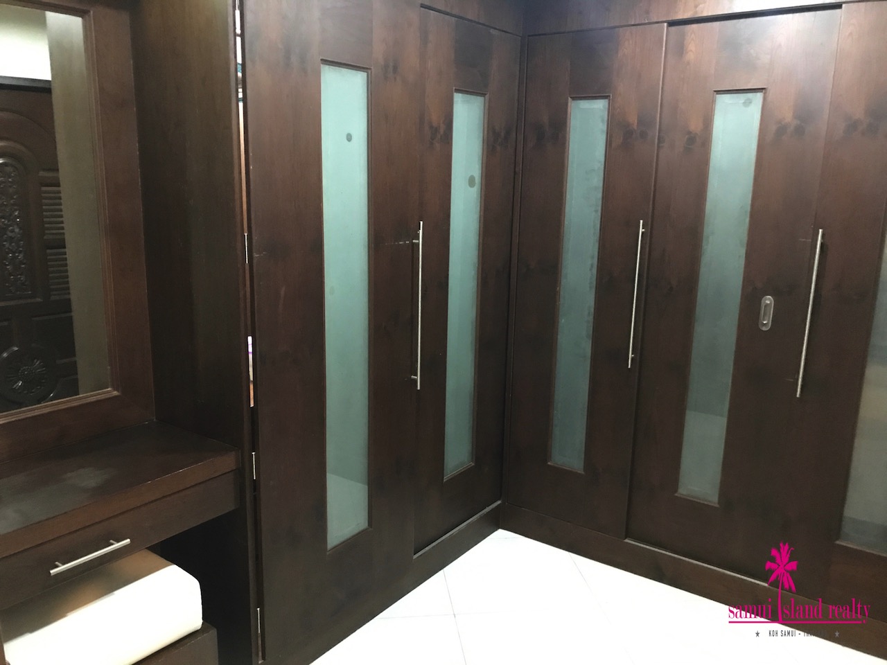 Luxury Town House Property Ko Samui Walkin Wardrobe