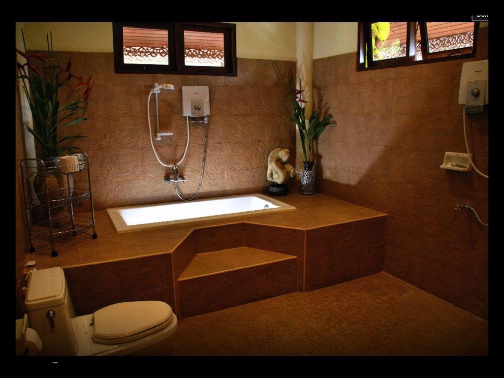 Traditional Thai Style Villa Bathtub