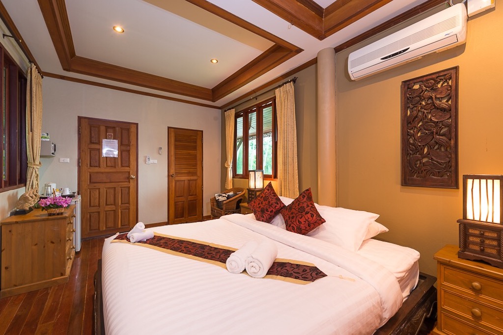 Traditional Thai Style Villa Bedroom