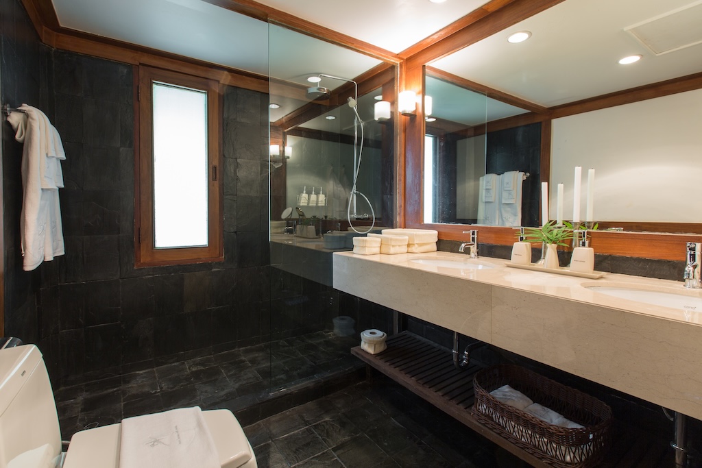 Villa Baan Hansa For Rent Koh Samui Bathroom