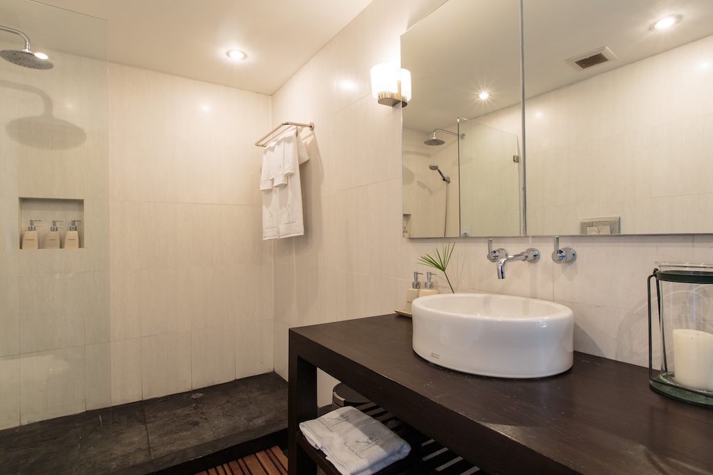 Villa Baan Hansa For Rent Koh Samui Bathroom