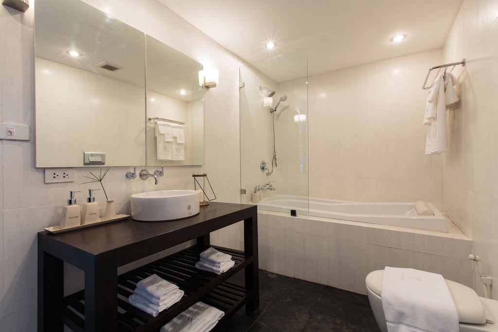 Villa Baan Hansa For Rent Koh Samui Bathroom