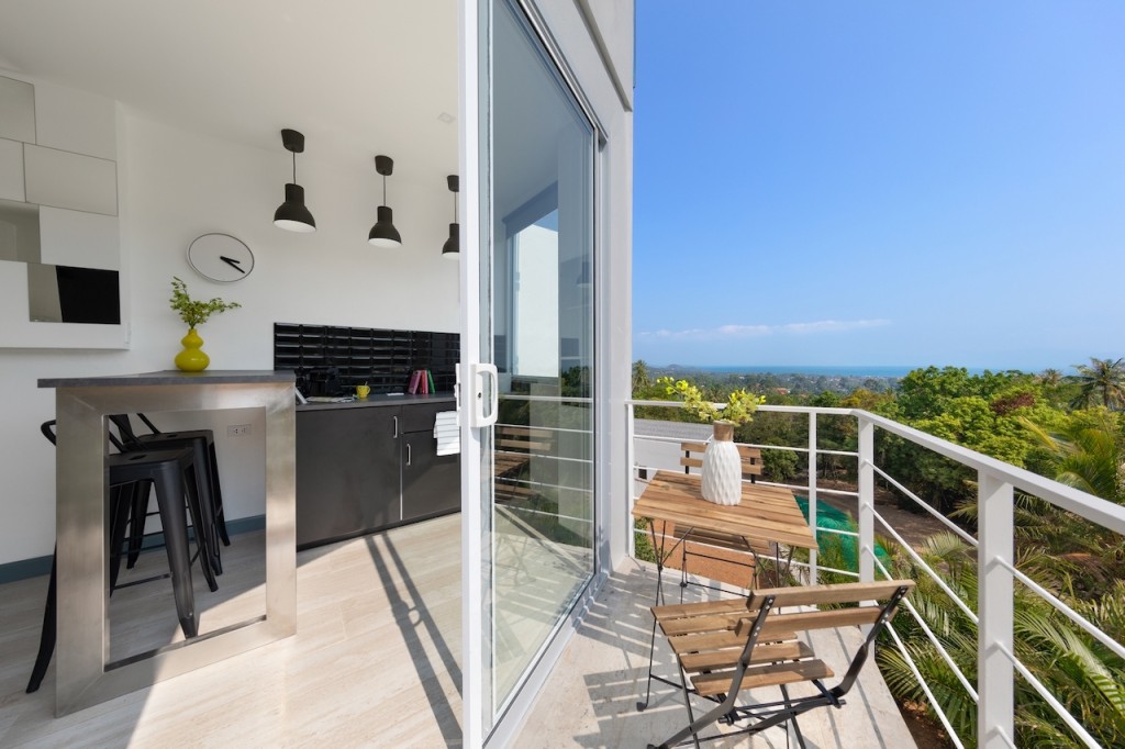 Sea View Luxury Property Lower Studio