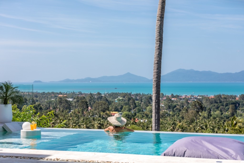 Sea View Luxury Property Pool View