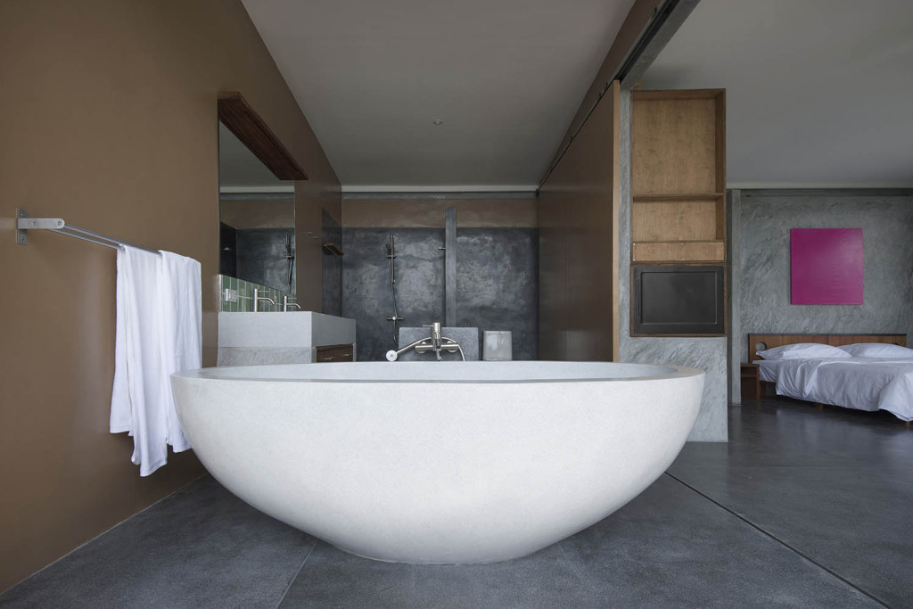 Bathtub