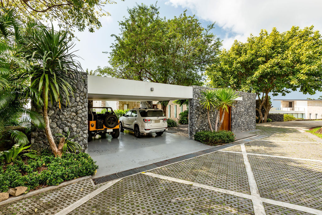 Ko Samui Luxury Villa Parking