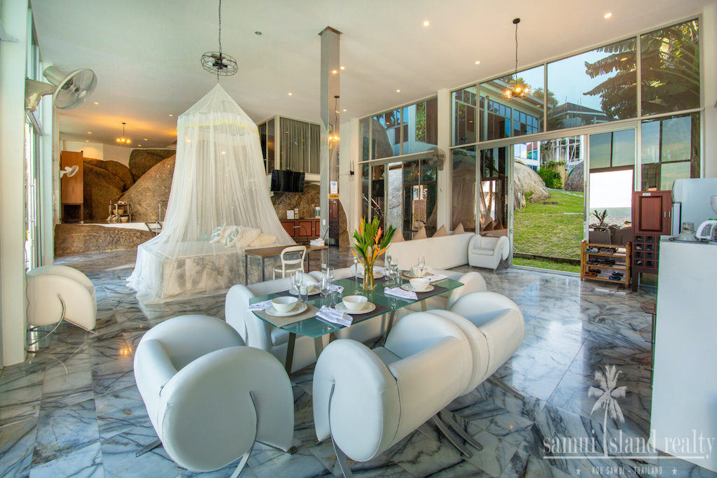Lamai Beachfront Resort & Land Dining Table