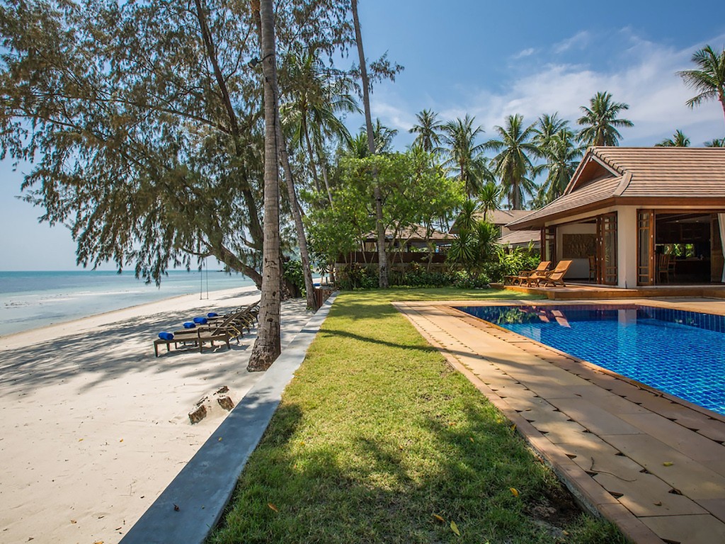 Beachfront Property Koh Samui Lawn