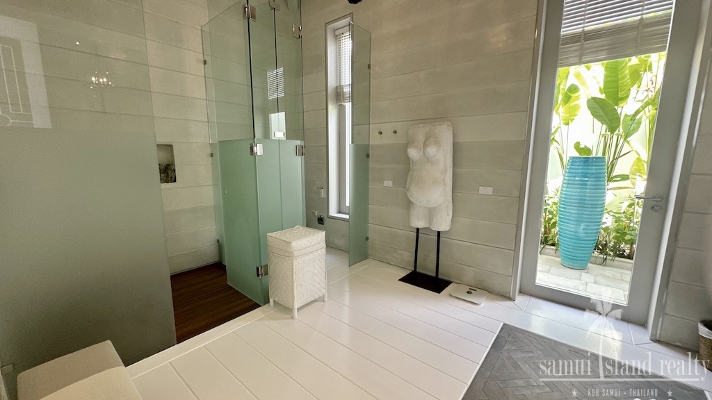 Luxury Beachfront Property Master Bathroom